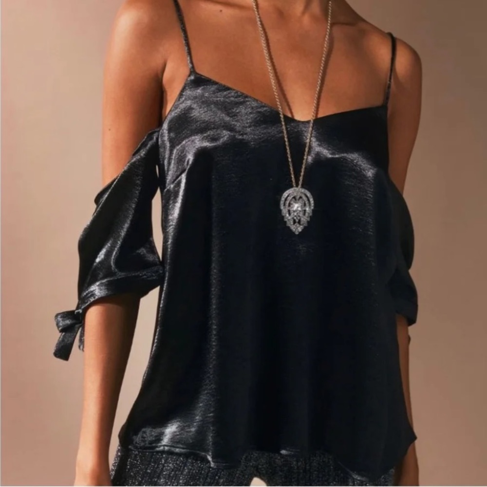 🖤 Silence + Noise satin Top